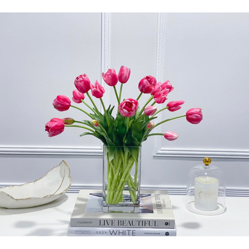 Arrangement floral tulipes dans un vase, Rose millennial