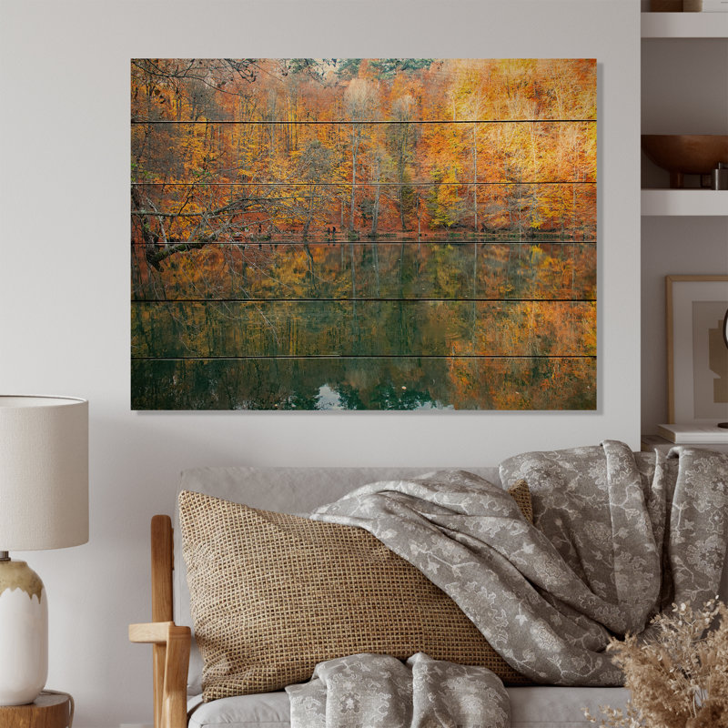 Feuilles d'automne colorées sur un lac - peinture sur bois sans cadre, H 16 po x l 32 po x P 1 po