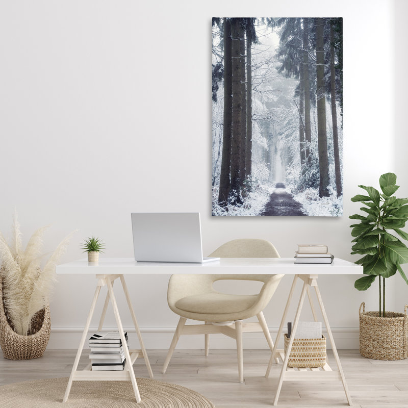 «Winter Fir Path», art mural sur toile par Martin Podt, H 45 po x l 30 po