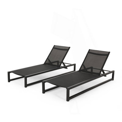 CHAISE LUNGE
