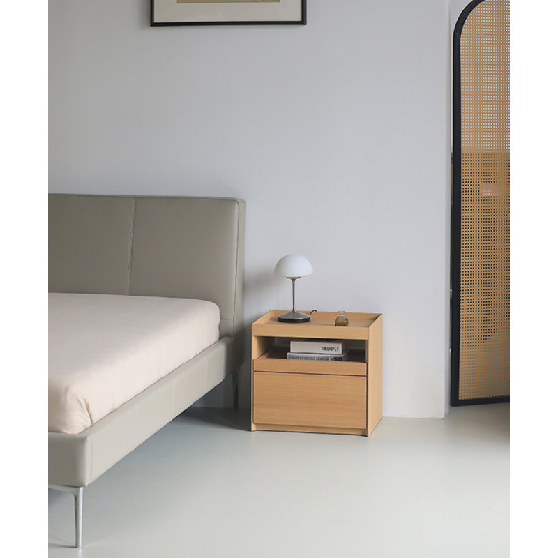 Table de chevet moderne simple en placage de chêne avec rangement superposé pour chambre à coucher