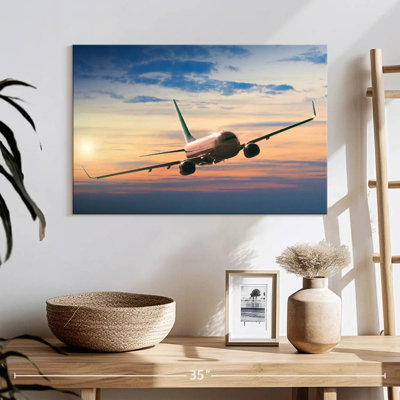 Avion volant Mehar au coucher du soleil