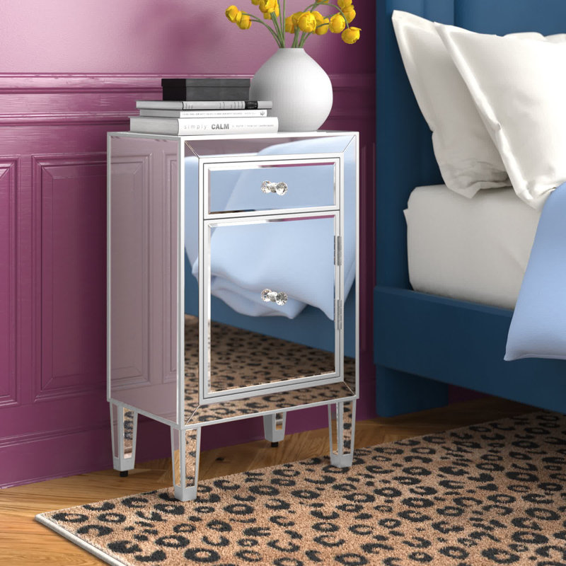 Fairgrove 18'' W Nightstand, White