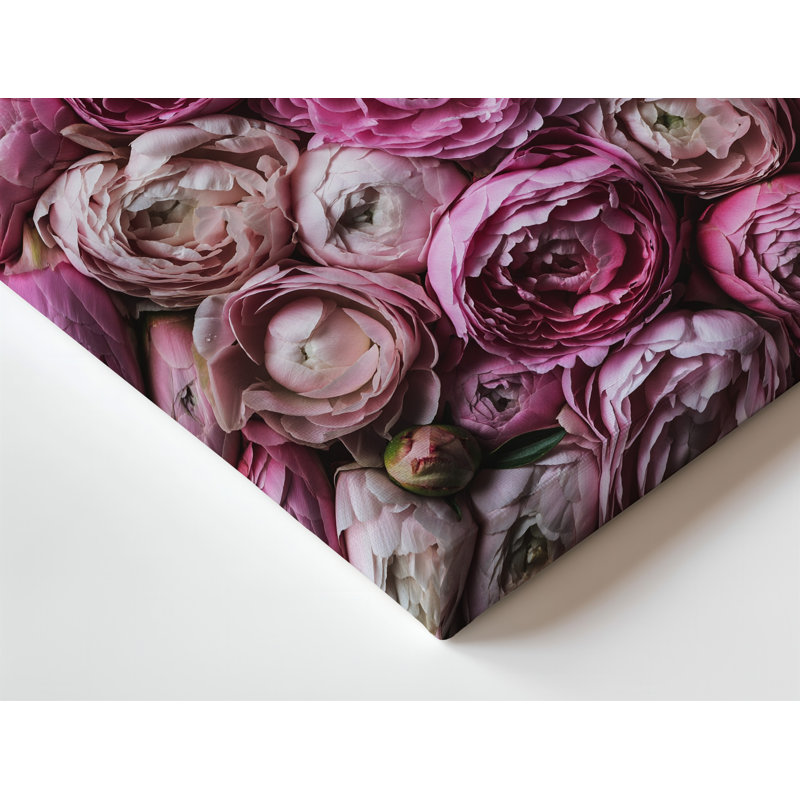 Toile, arrangement dynamique et dense de pivoines en fleurs dans différentes nuances, H 20 po x l 20 po