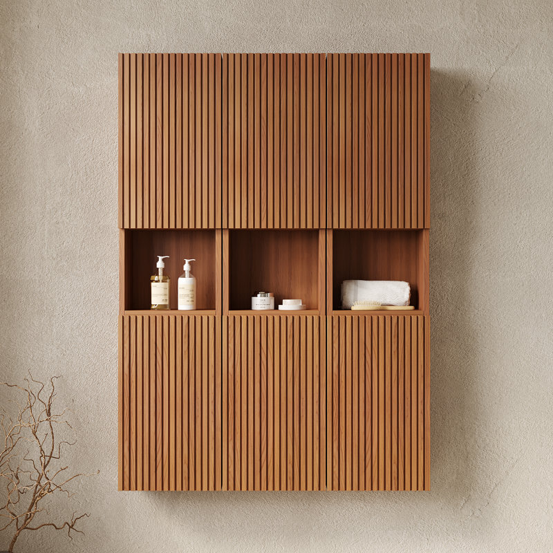 L'armoire murale de 41 po Riker, composée de 6 armoires avec portes, peut être utilisée en combinaison ou individuellement.