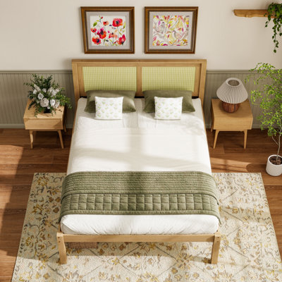 Grand lit plateforme en bois massif avec tête de lit en rotin, cadre de lit bohème de style campagnard, rangement sous le lit, aucun sommier nécessaire, bois naturel
