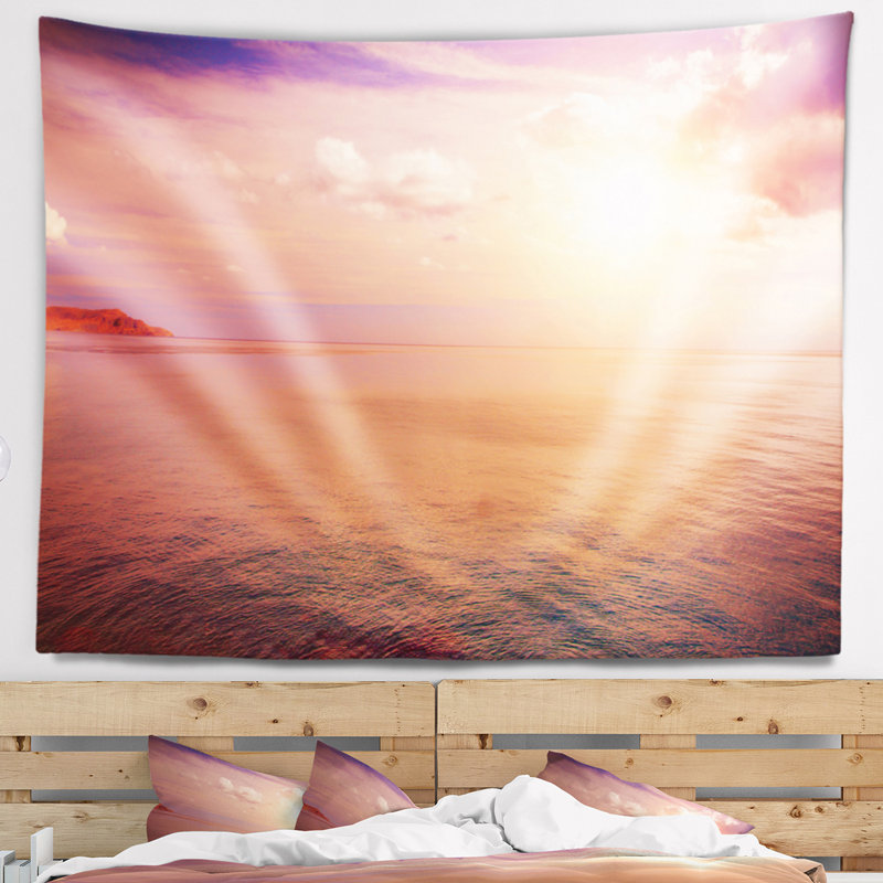 Tapisserie bord de mer rose sur une plage sombre au coucher du soleil, H 32 po x l 39 po