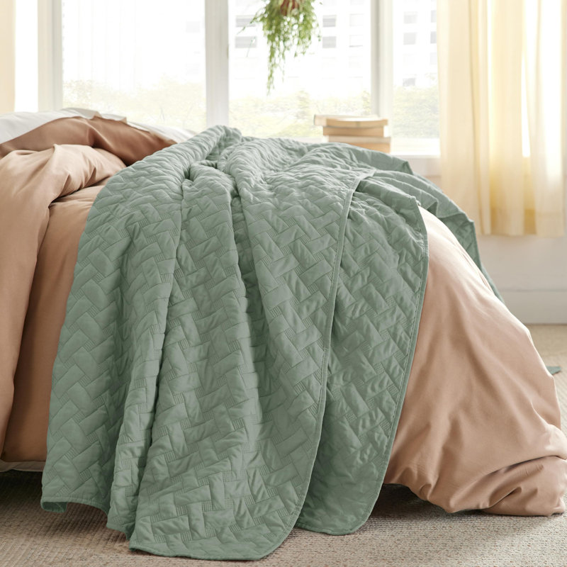 Bedsure Twin/Twin XL Lightweight Quilted Blanket - Breathable Basket Weave Quilt for Dorm Room & Home - AC-Friendly Summer Bedding for Bed & Sofa - Sage Green-Soft Gift for Women & College Students, All Seasons