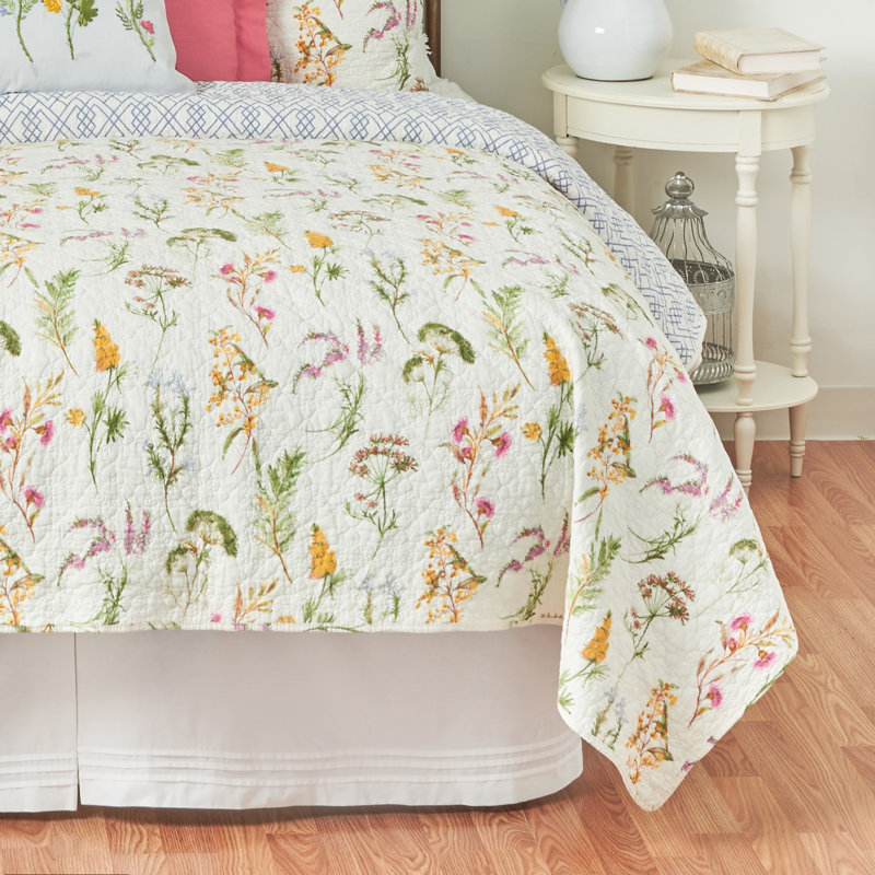 Genevieve White Cotton Twin Reversible Quilt Set