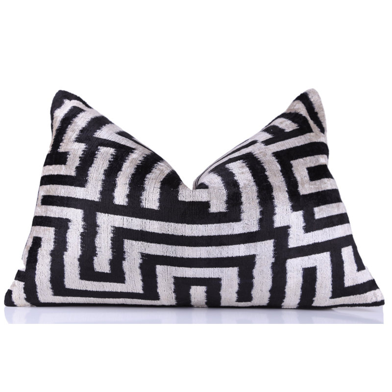 Coussin décoratif en velours noir et blanc à motif géométrique | Décoration de luxe faite à la main 16 x 24