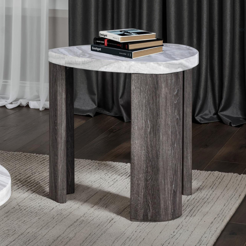 Table de bout triangulaire de style contemporain en marbre