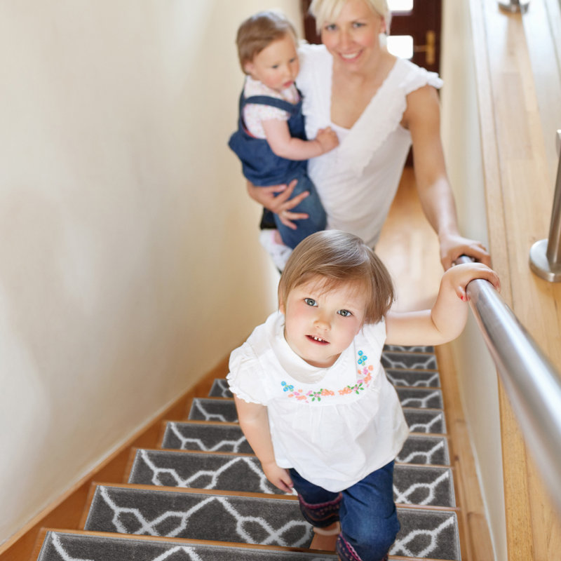 Tapis d'escalier intérieur antidérapant Plympt 9 po x 28 po, Gris