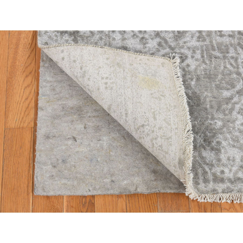 Tapis de couloir gris en laine et en soie noué à la main 2 pi 7 po x 8 pi 8D2C5774E37545F384FE4064E5FA1540