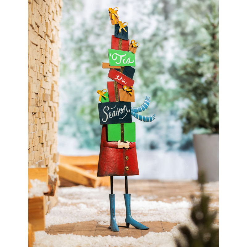 Dame tenant une statuaire