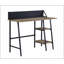 Le bureau Garima avec pieds au fini chêne rustique et rangement à 2 niveaux est parfait pour les espaces de travail modernes et fonctionnels.