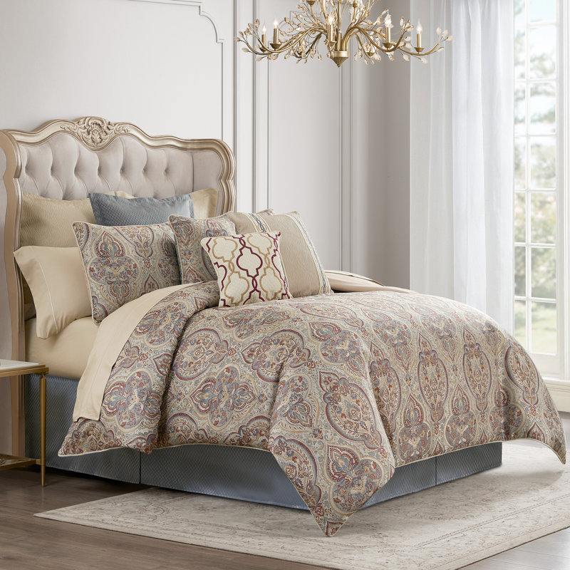 Lewiston 4 Piece Comforter Set, Queen Comforter + 2 Standard Shams