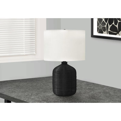 H 23 po, lampe de table, rotin, abat-jour beige, L 14 po x l 14 po x H 22,5 po, lampe de table