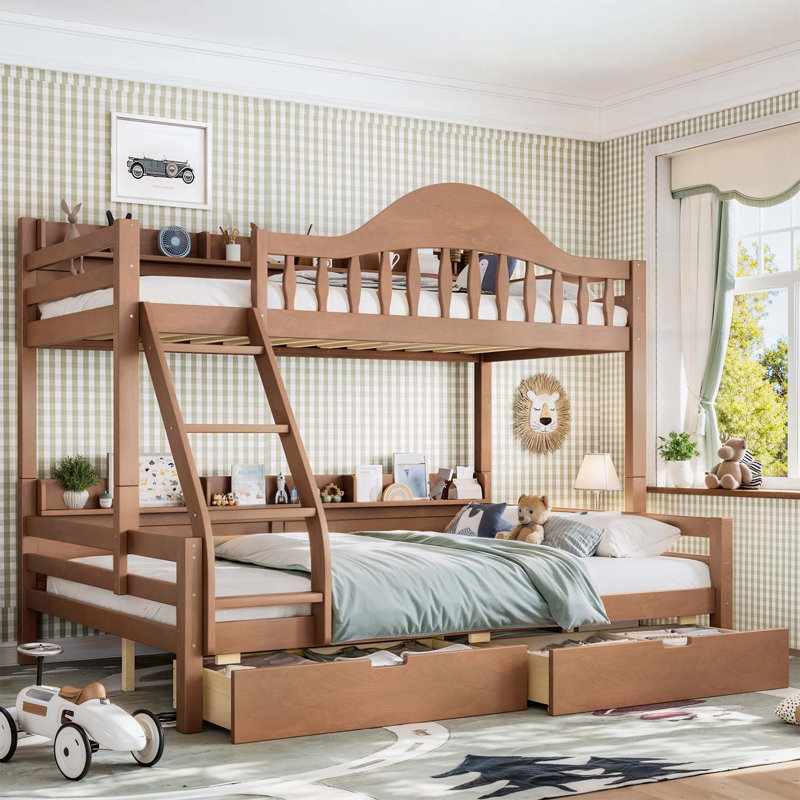 Lit simple superposé au dessus d'un lit double avec rangement, garde-corps courbés et tablettes latérales, structure en bois massif, aucun sommier nécessaire, naturel profond