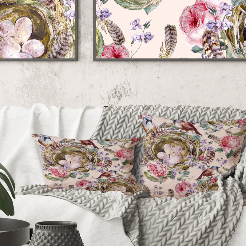 Coussin décoratif à motif rétro avec nids d'oiseaux roses et plumes
