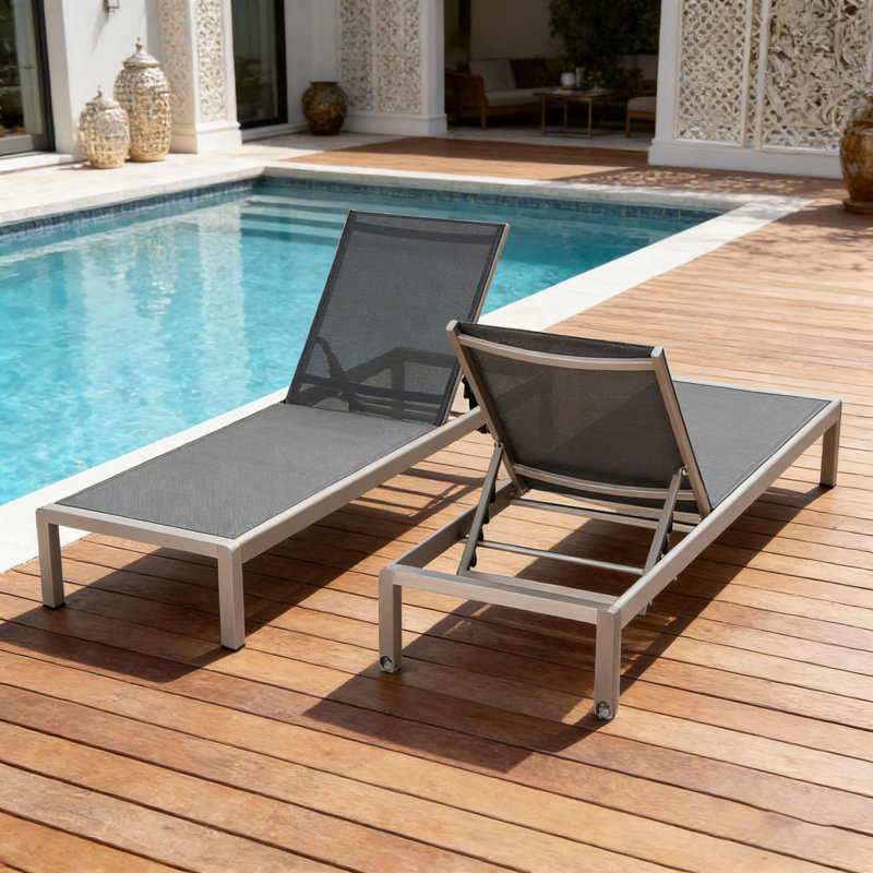 CHAISE LUNGE, 2