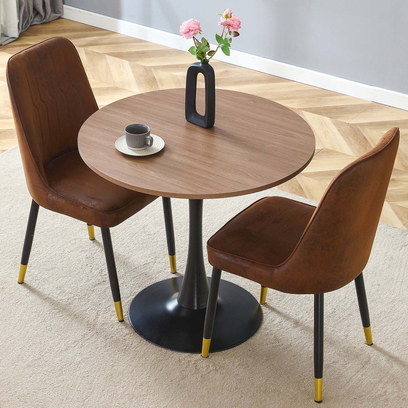 Ensemble de table et de chaises. Petite table ronde en forme de sablier de 31,9 pouces. Conception chaleureuse en noyer clair, stable et durable. Combinée à des chaises de salle à manger en tissu technologique. Convient pour la cuisine, la salle à manger, etc.