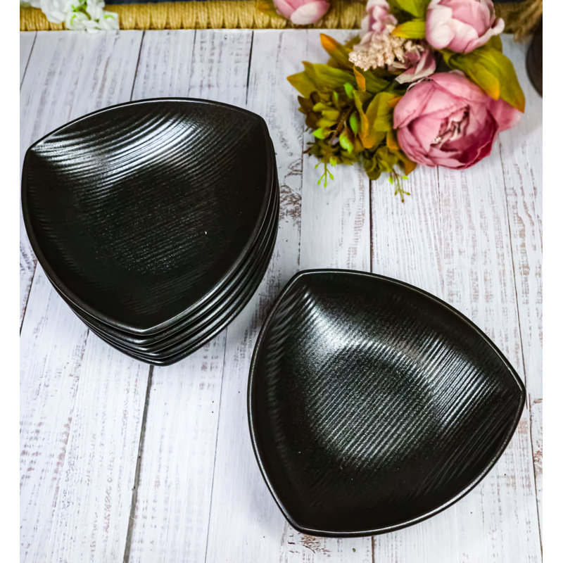 Ensemble de 6 assiettes de service triangulaires profondes Kokuyo noires minimalistes pour apéritifs et salades