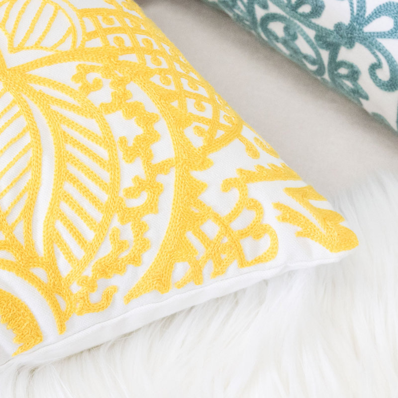  Indoor/Outdoor Cotton Throw Pillow, Yellow