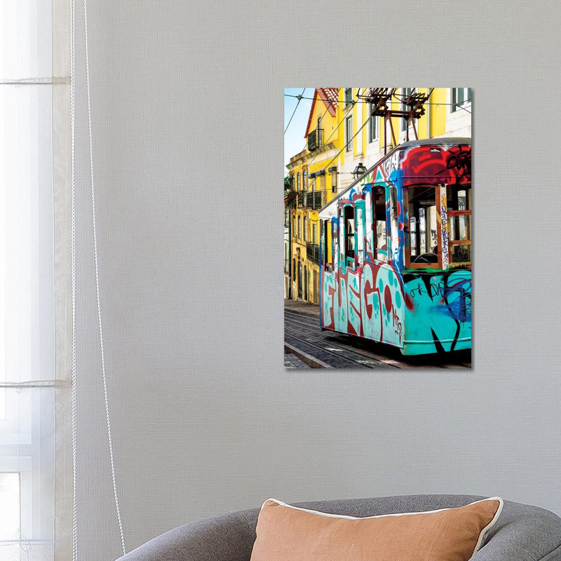 Impression de photo « graffiti tramway Lisbon » par Philippe Hugonnard, Toile tendue, Pas de tapis
