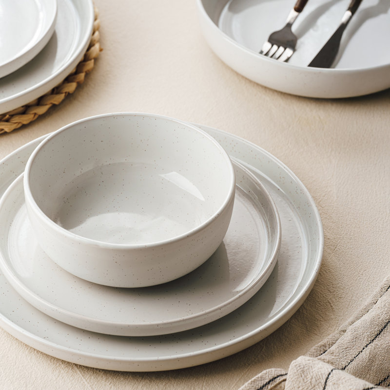 18 Piece Stoneware Dinnerware Set - Service for 6, White