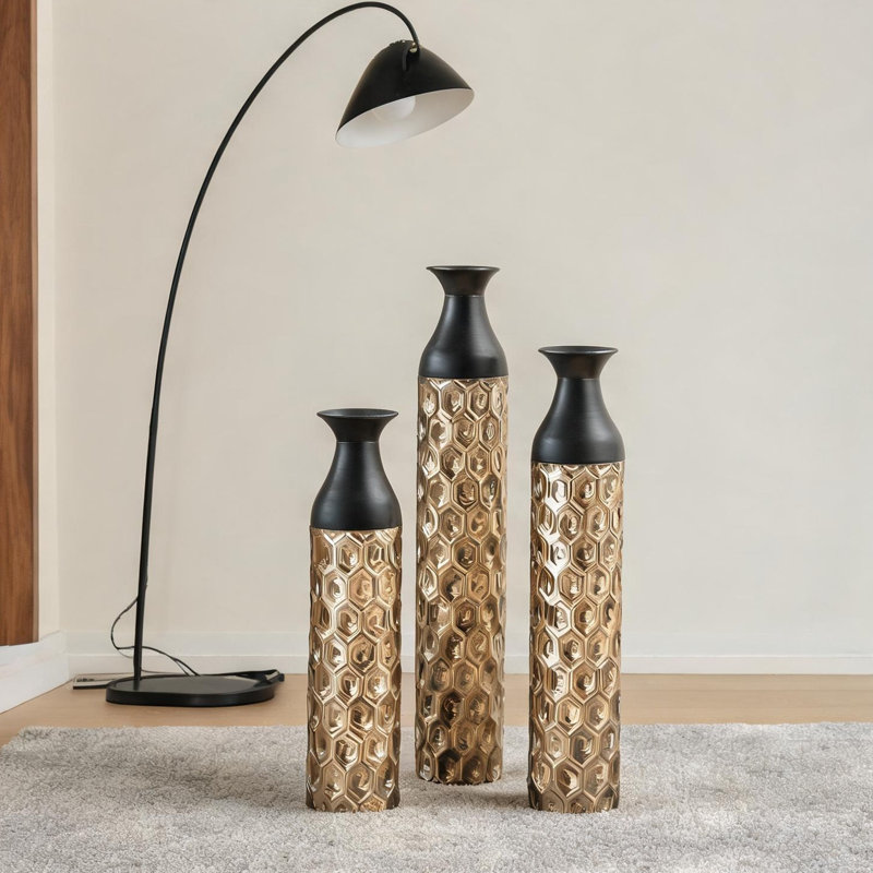 Vases et bocaux en métal noir et doré de 24,8 po avec cadre en métal et vestibule de salon