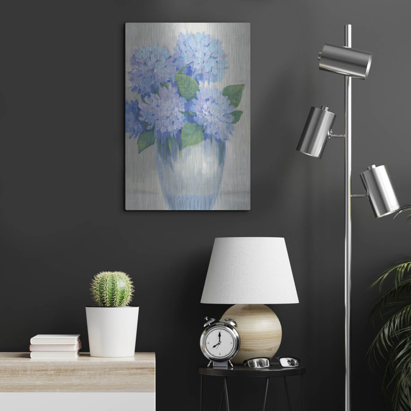 «Blue Hydrangeas in Vase II» par Tim O'Toole, art mural en métal, H 24 po x l 16 po