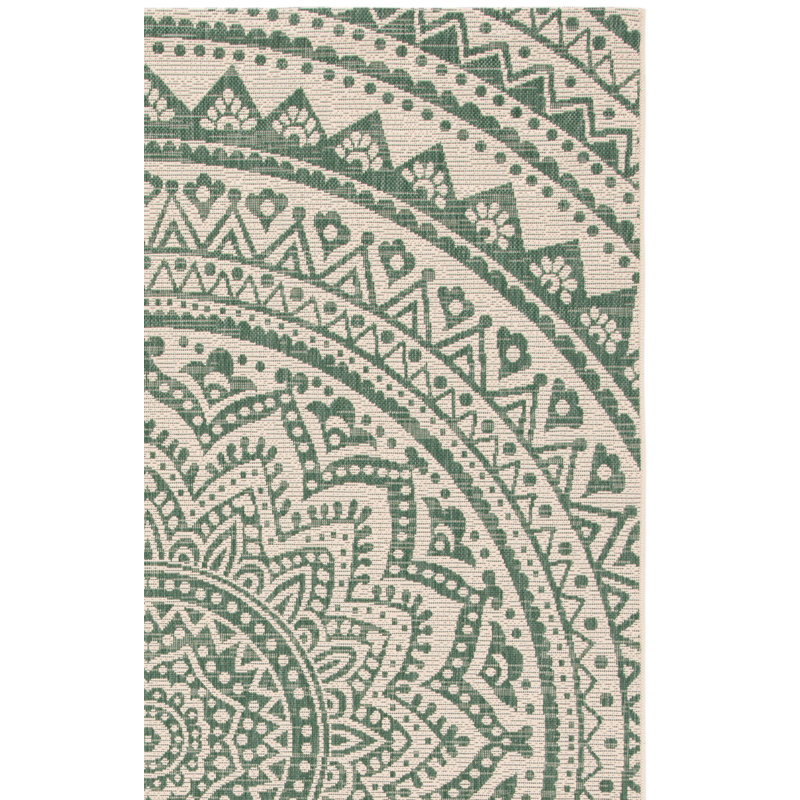 Tapis oriental intérieur / extérieur beige / vert Cervantez, Rectangle 5 pi 3 po x 7 pi 7 po