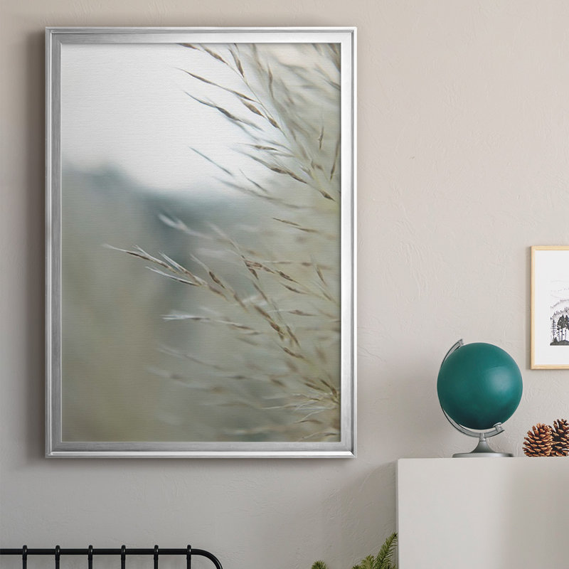 «Subtle Grasses III», reproduction encadrée de qualité supérieure - prête à être accrochée, Encadrement argenté