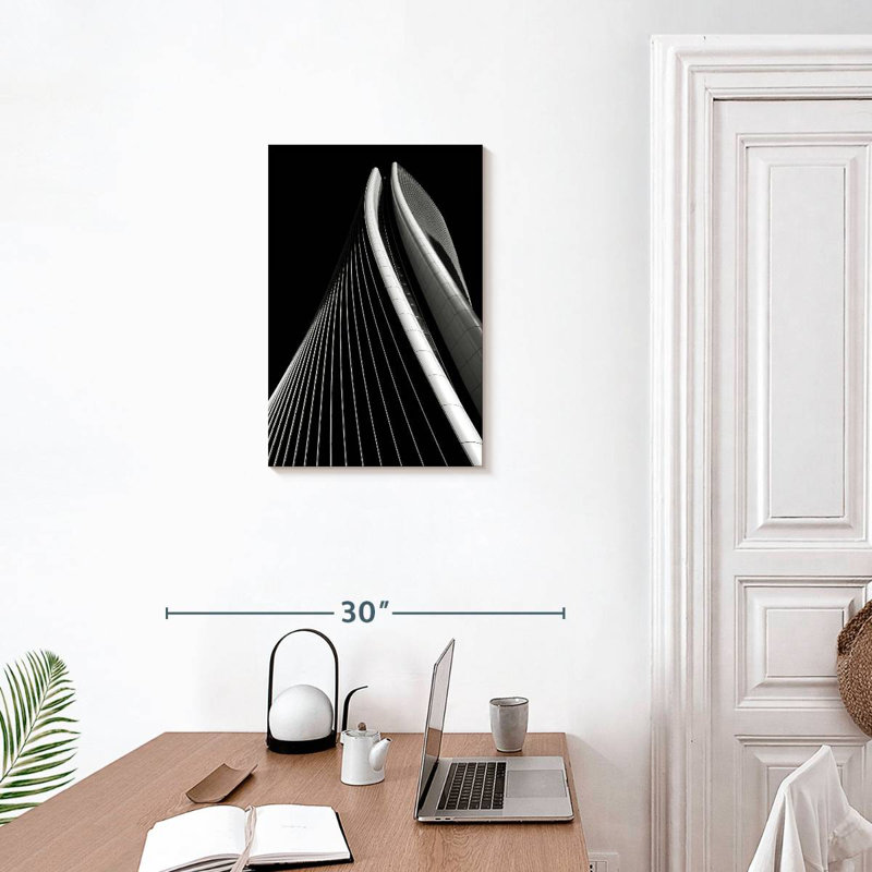 Lilie Curvy Skyscraper, 24" H x 16" W