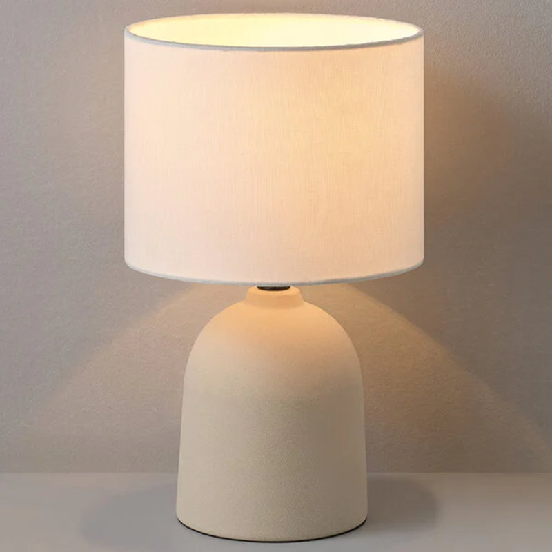 Lampe de table Carol en béton avec abat-jour en lin blanc Carol