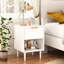 Table de chevet blanche 22,99 po à 22,99 po de hauteur, un tiroir et une tablette ouverte, poignée décorative dorée, aide à l'organisation de la chambre à coucher, assemblage rapide