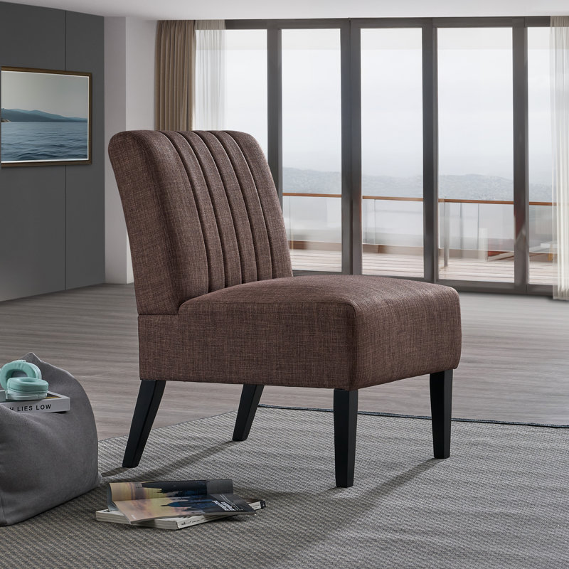 Fauteuil de chambre moderne rembourré avec dossier piqué et pieds en bois d'hévéa
