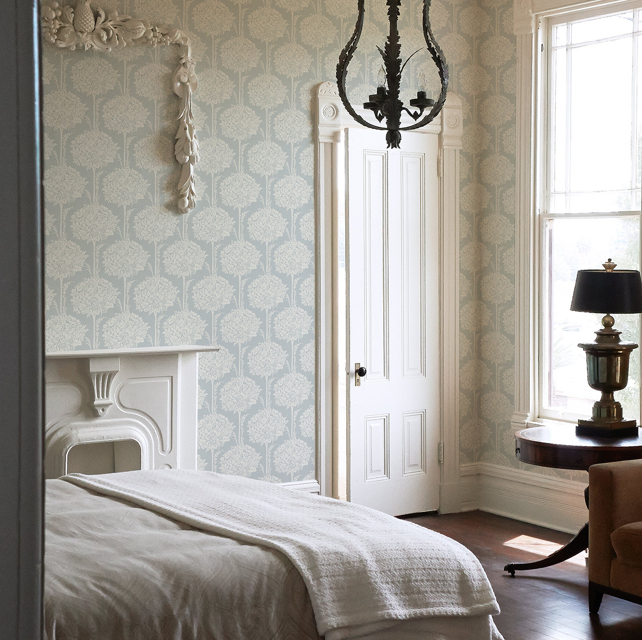 Erelina Floral Wallpaper, Light Blue