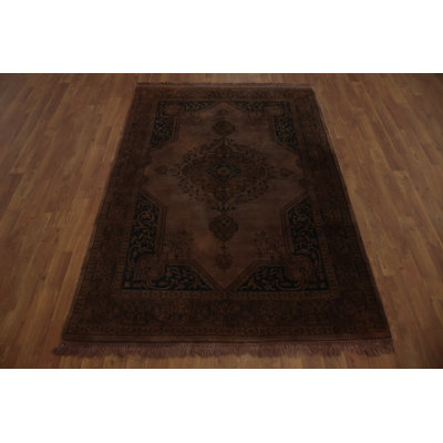 Tapis à motif antique surteint 4 x 6