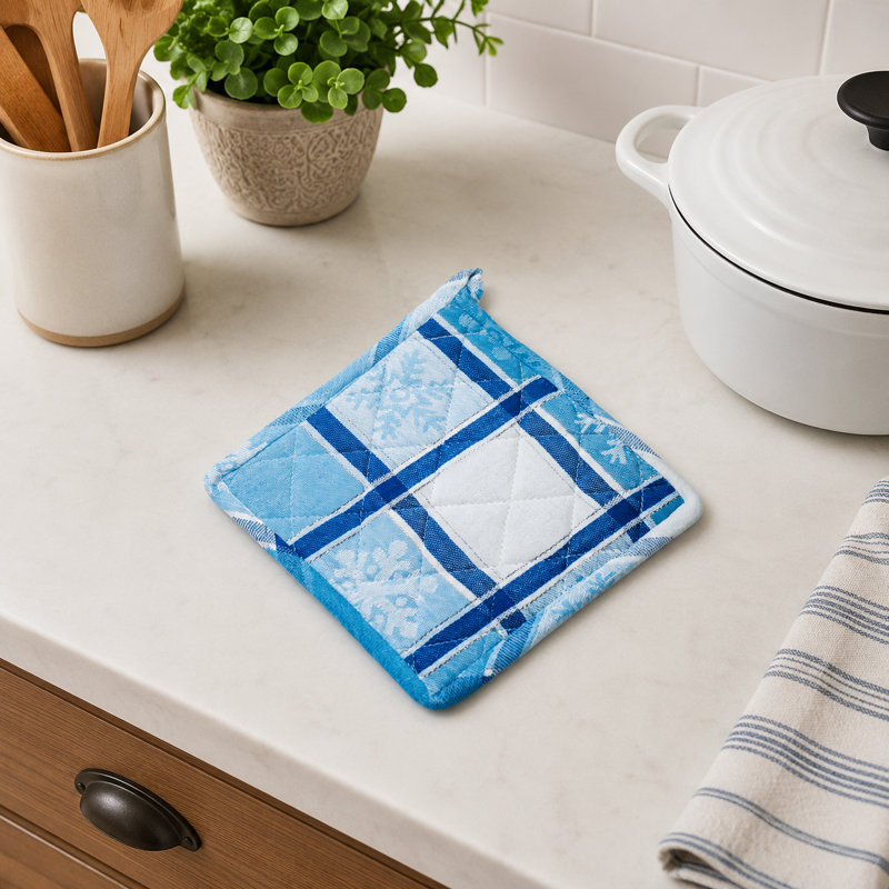 Set Of 2 Snow Flakes On Check Pattern Pot Holders