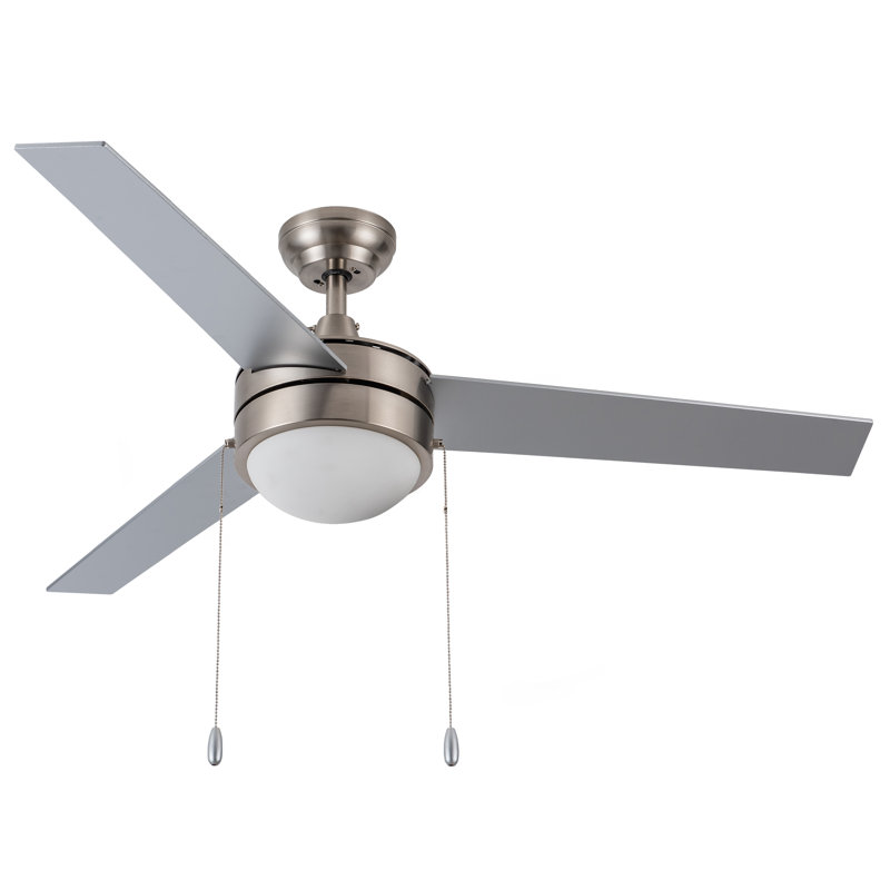 Ventilateur de plafond standard à 3 pales de 52 pouces avec chaînettes et ensemble d'éclairage inclus.