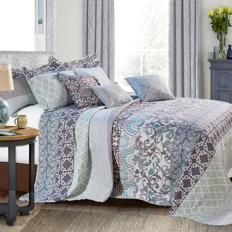 Royal Scroll King Size Reversible Microfiber Bedspread Set