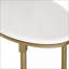 Table basse Signature Bordeaux avec plateau en marbre blanc Pieds en métal doré - Style traditionnel glamour pour le salon