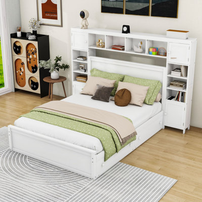 Grand lit avec prises intégrées et tiroirs et tablettes de rangement