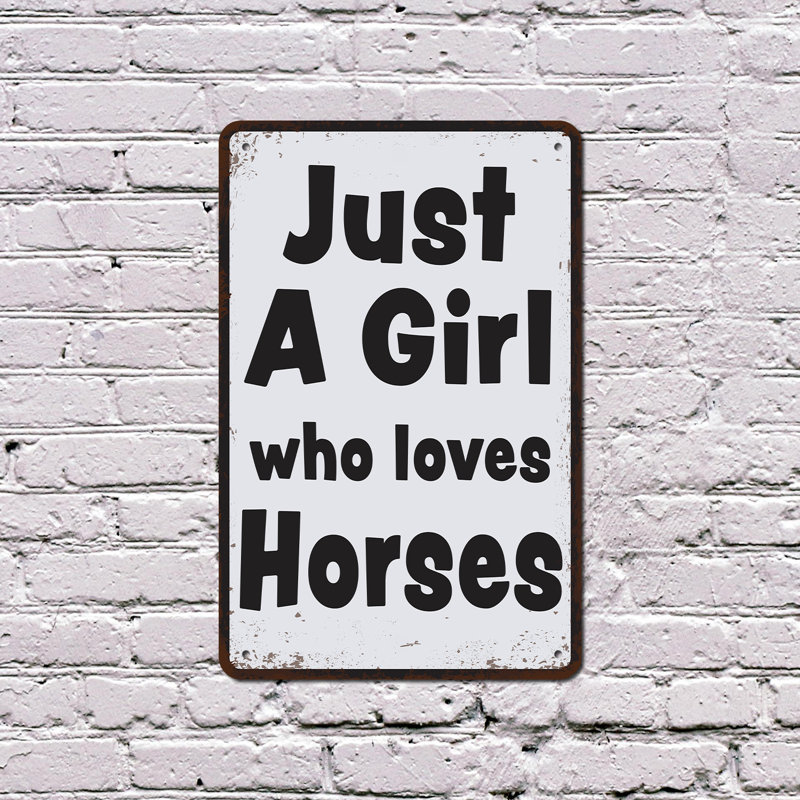 Enseigne en plastique Just A Girl Who Loves Horses 13 po x 20 po, H 13 po x l 20 po x P 0,1 po
