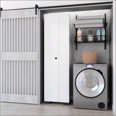Armoire balai blanche avec tablettes de rangement