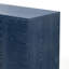 Buffet antique bleu marine avec tablettes réglables et poignées dorées pour des solutions de rangement élégantes
