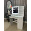 Bureau de coiffeuse avec miroir et lumière, commode de rangement à trois niveaux avec grand tiroir, 3 modes d'éclairage à luminosité réglable, coiffeuse de chambre à coucher