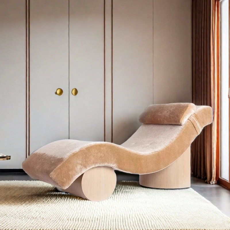 Chaise simple dans une chambre américaine
