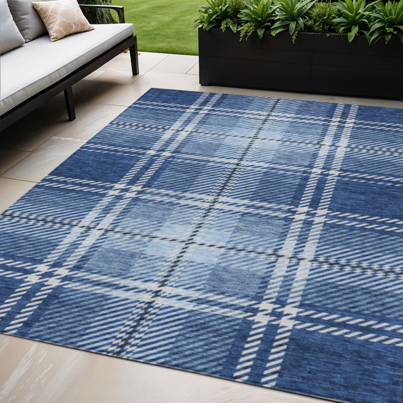 Tapis extérieur lavable à carreaux bleu marine noir et ivoire 5 pi x 8 pi